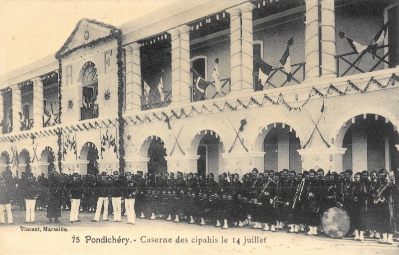 03-08 - Pondichery - caserne et cipahis le 14 juillet